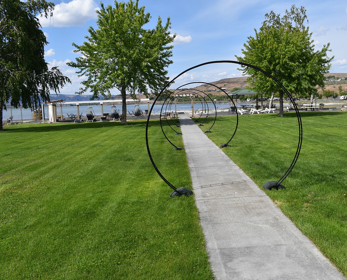 The Soap Lake Natural Spa and Resort has a private beach for guests to make use of both the lake water and the Soap Lake healing mud, and also offers wedding packages on the lawn.