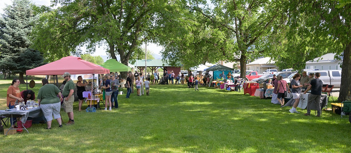The Plains Farmers Market opening day at Fred Young Park. (Tracy Scott/Valley Press)