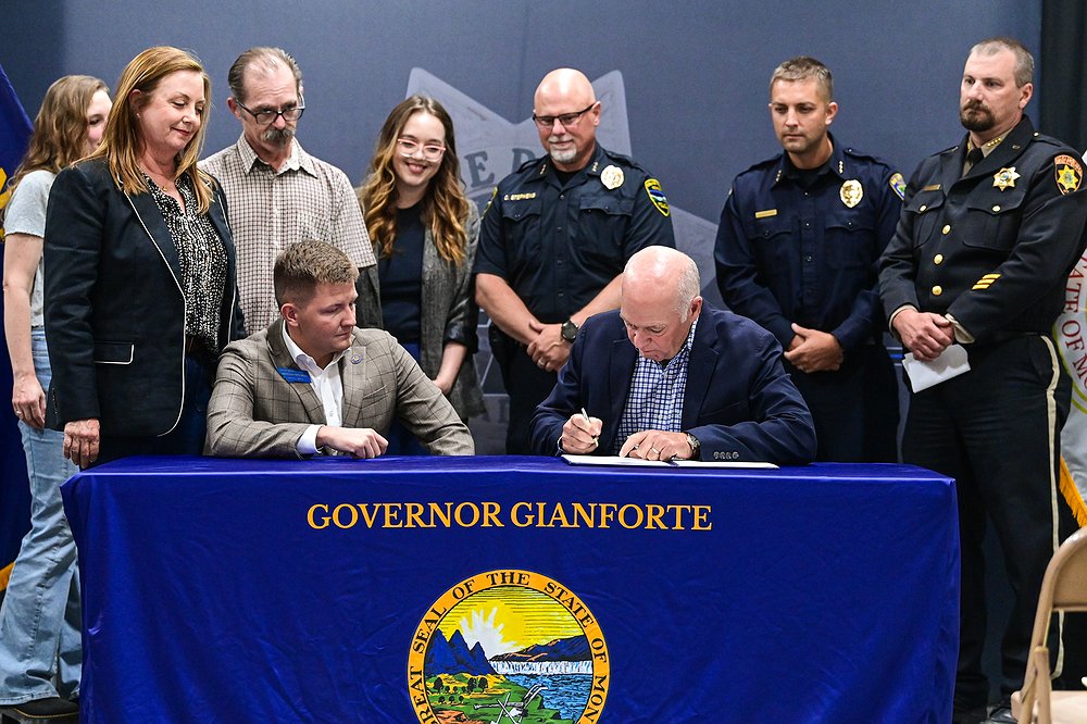 0626_LOC_DIL_bobbys_law_signing-5.jpg.10