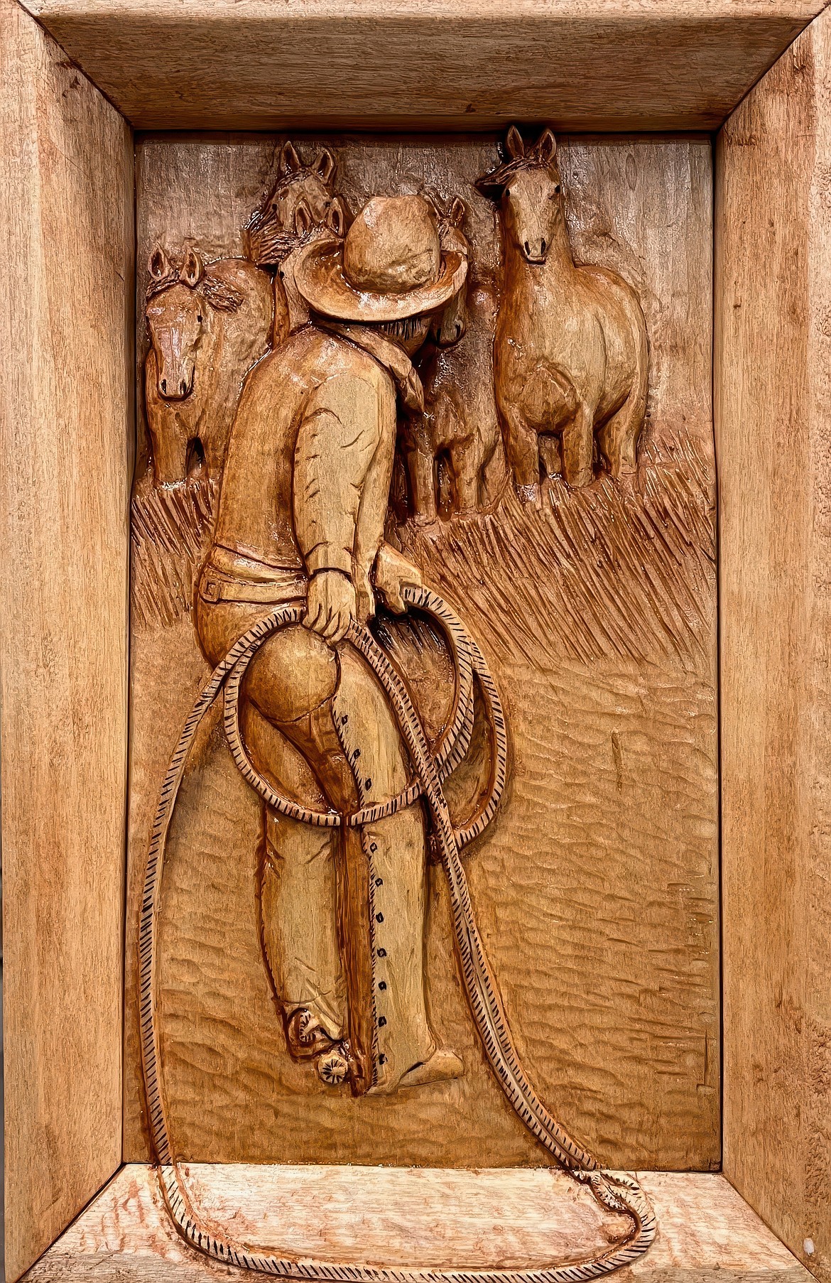 A carving donated by Tom Collins to the city of Plains for a pool park fundraiser. (Tracy Scott/Valley Press)