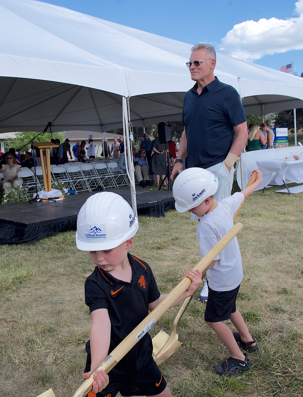 Howie_Long__dirt_diggers.jpeg.1000x1308_