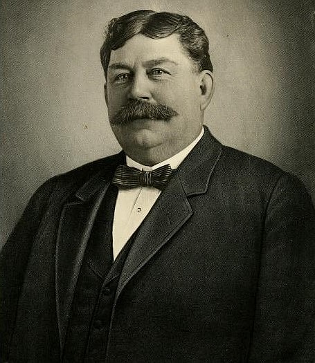 Marcus D. Wright constructed the Wright Building in 1915, which now serves as the Harris-Dean Insurance office.