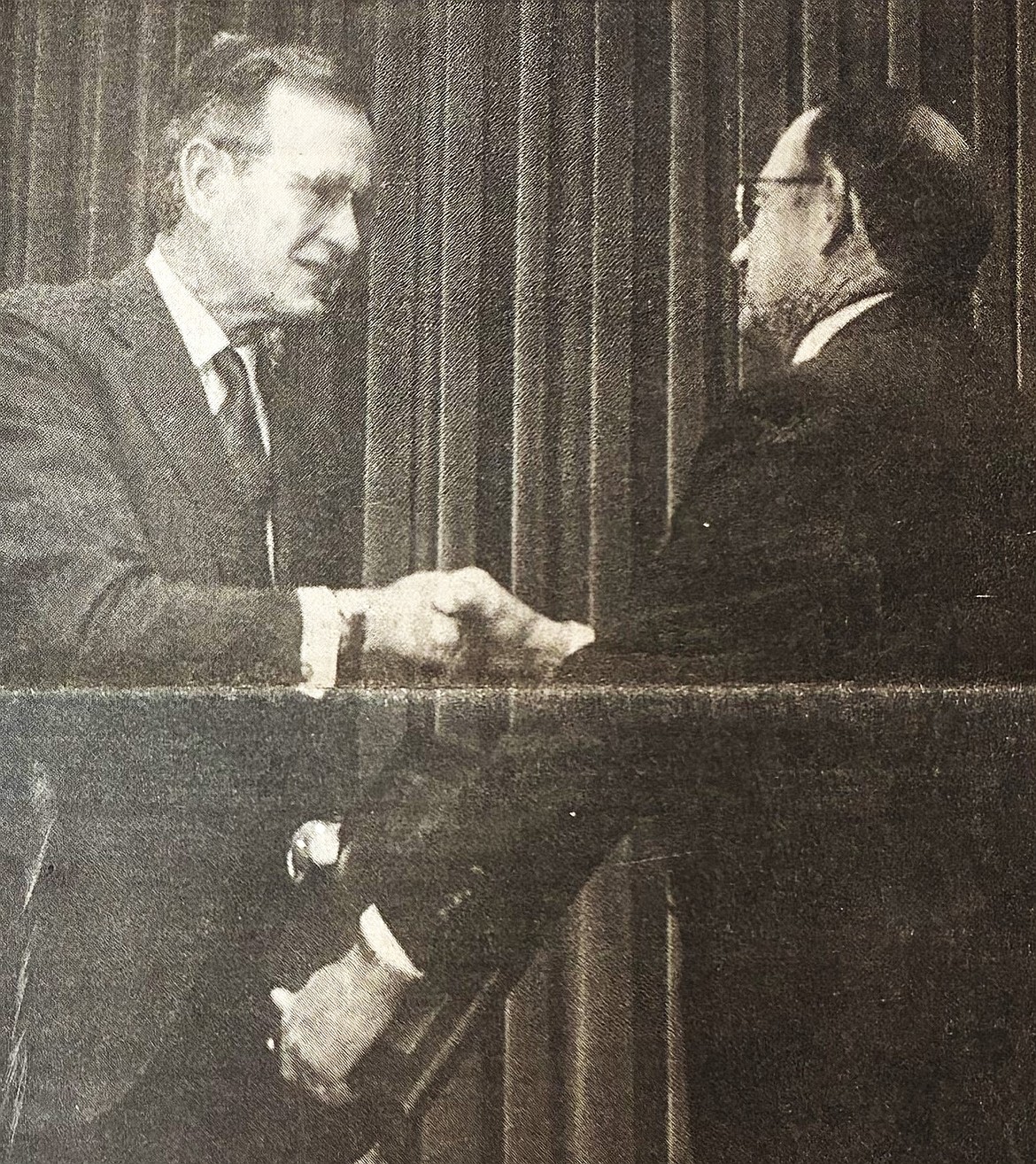 President George H.W. Bush, left, congratulates Coeur d’Alene Mayor Ray Stone at a White House ceremony in 1990.
