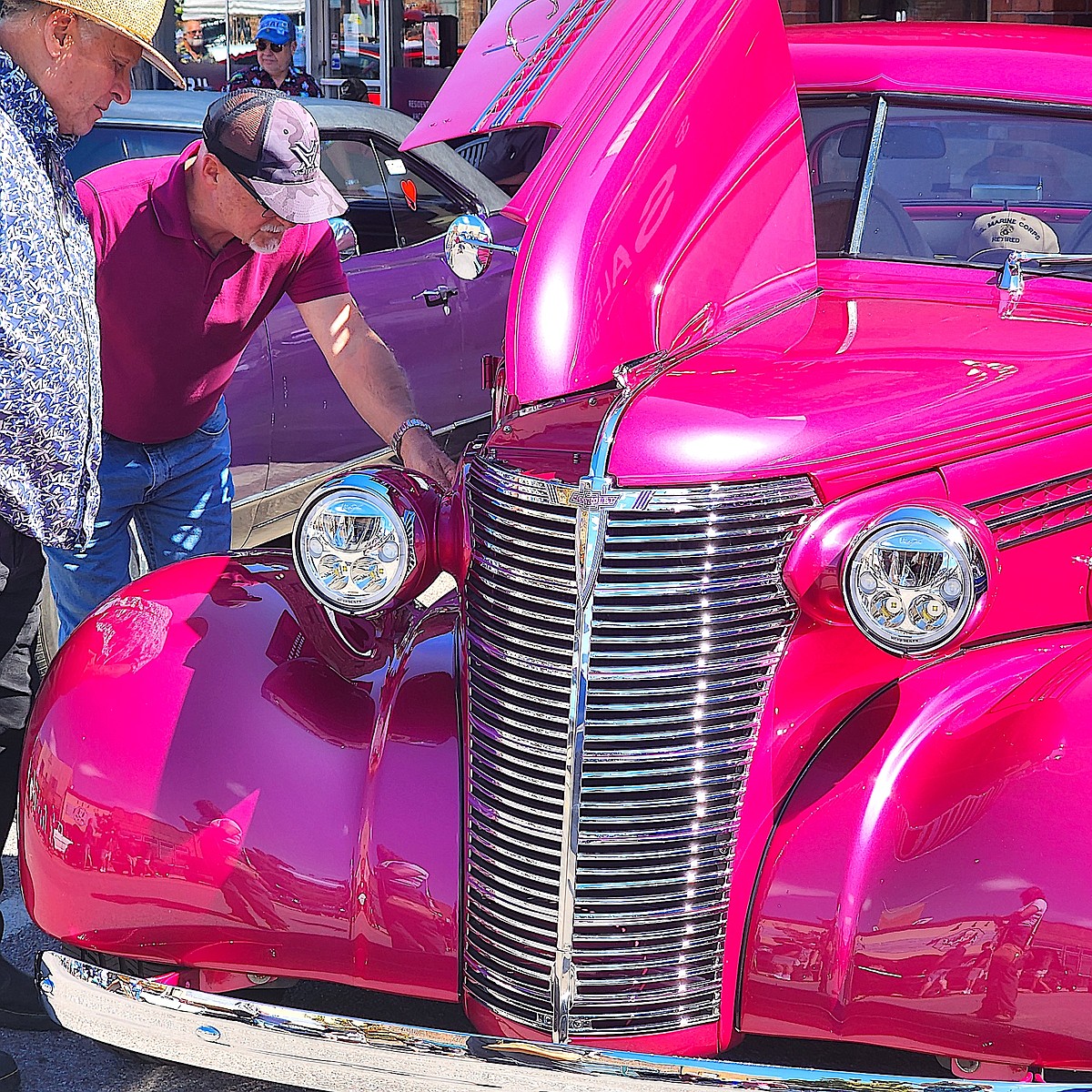 cruisin_magenta_car_and_shirt_