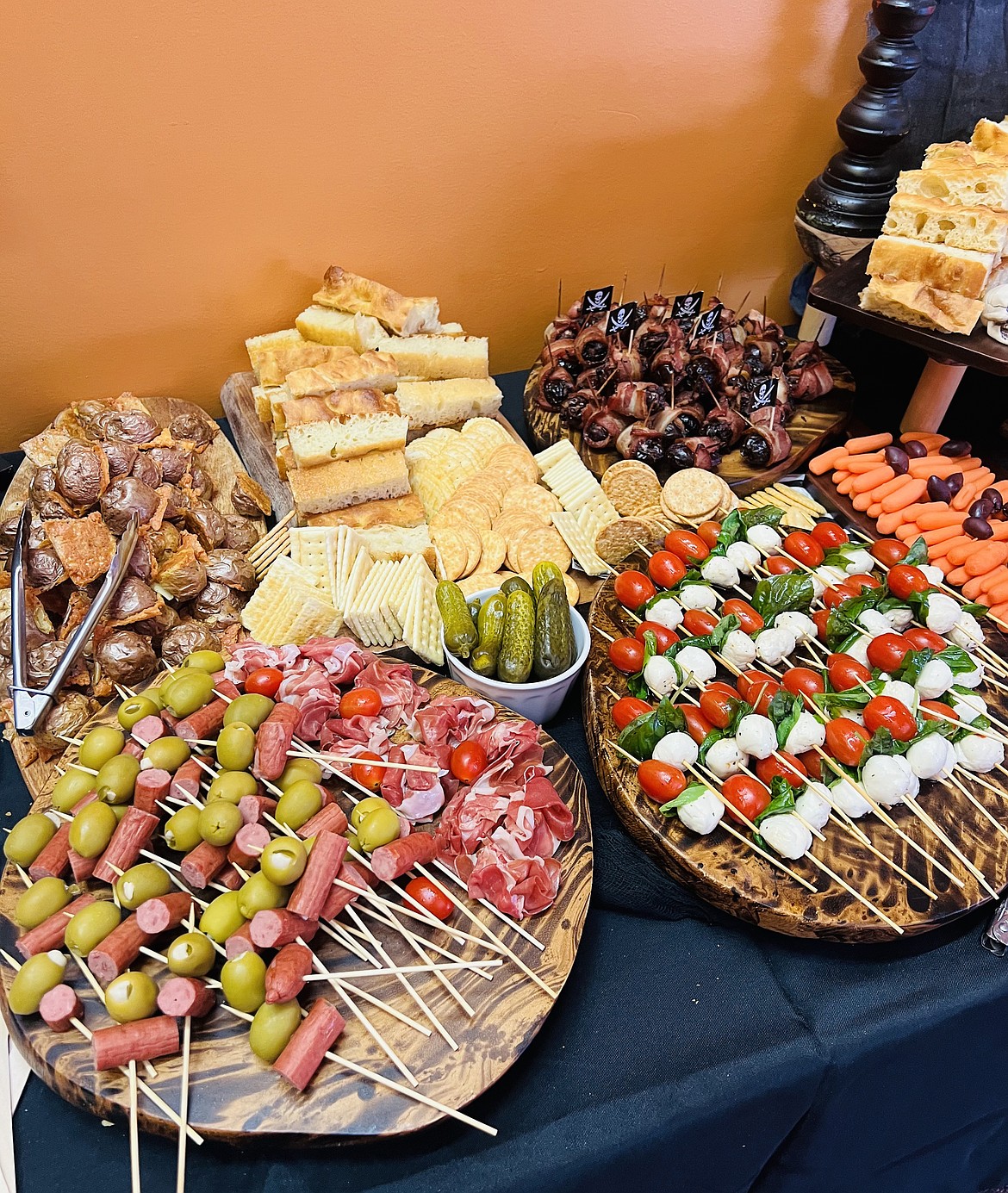 The Masquers gala and membership drive Saturday will include free hors d’oeuvres from Cloudview Kitchen.