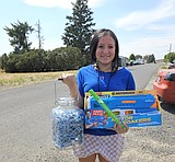 Grant Co. Democrats award prizes in candy count game