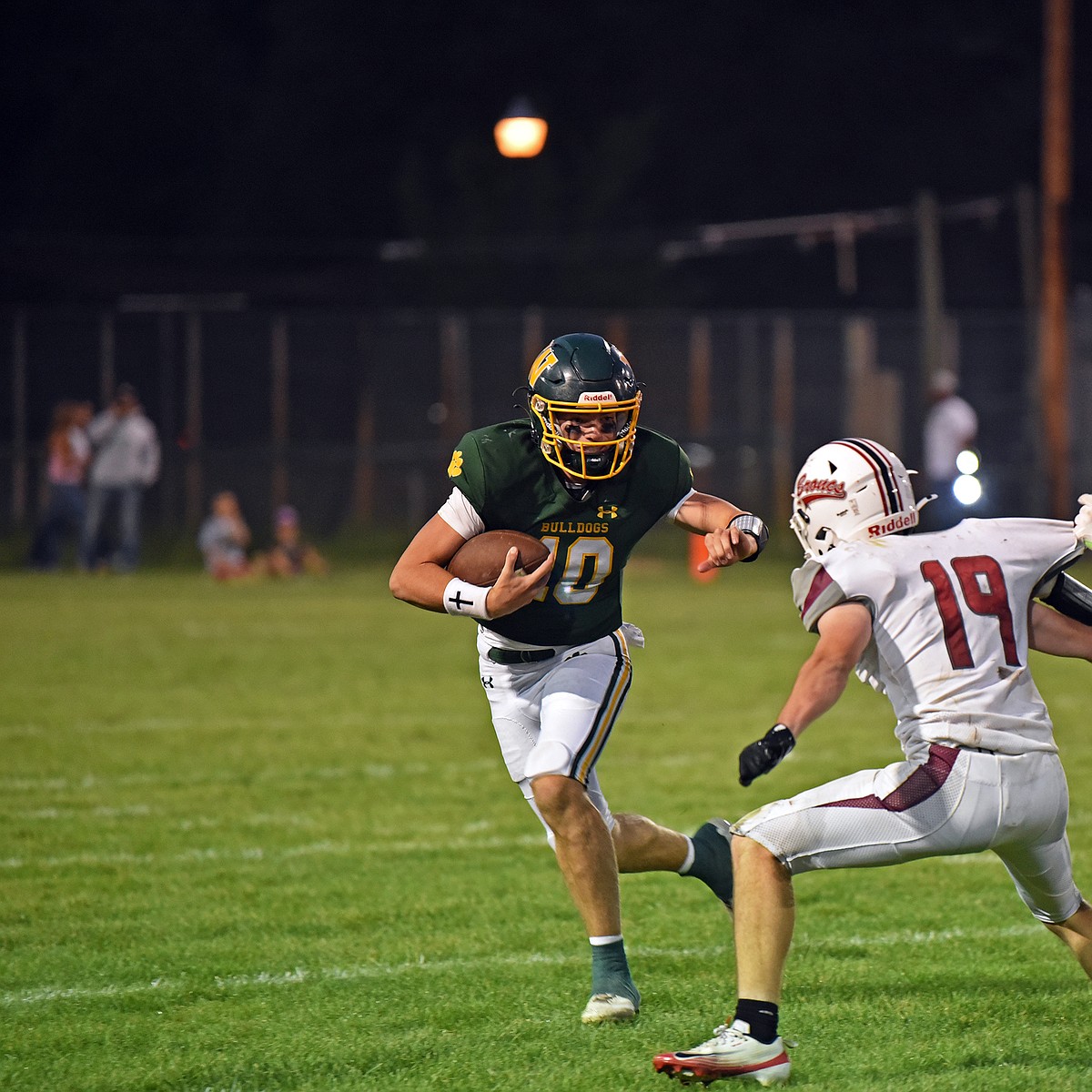 No quitters here: Bulldogs fight for dramatic victory against Hamilton in Class A football