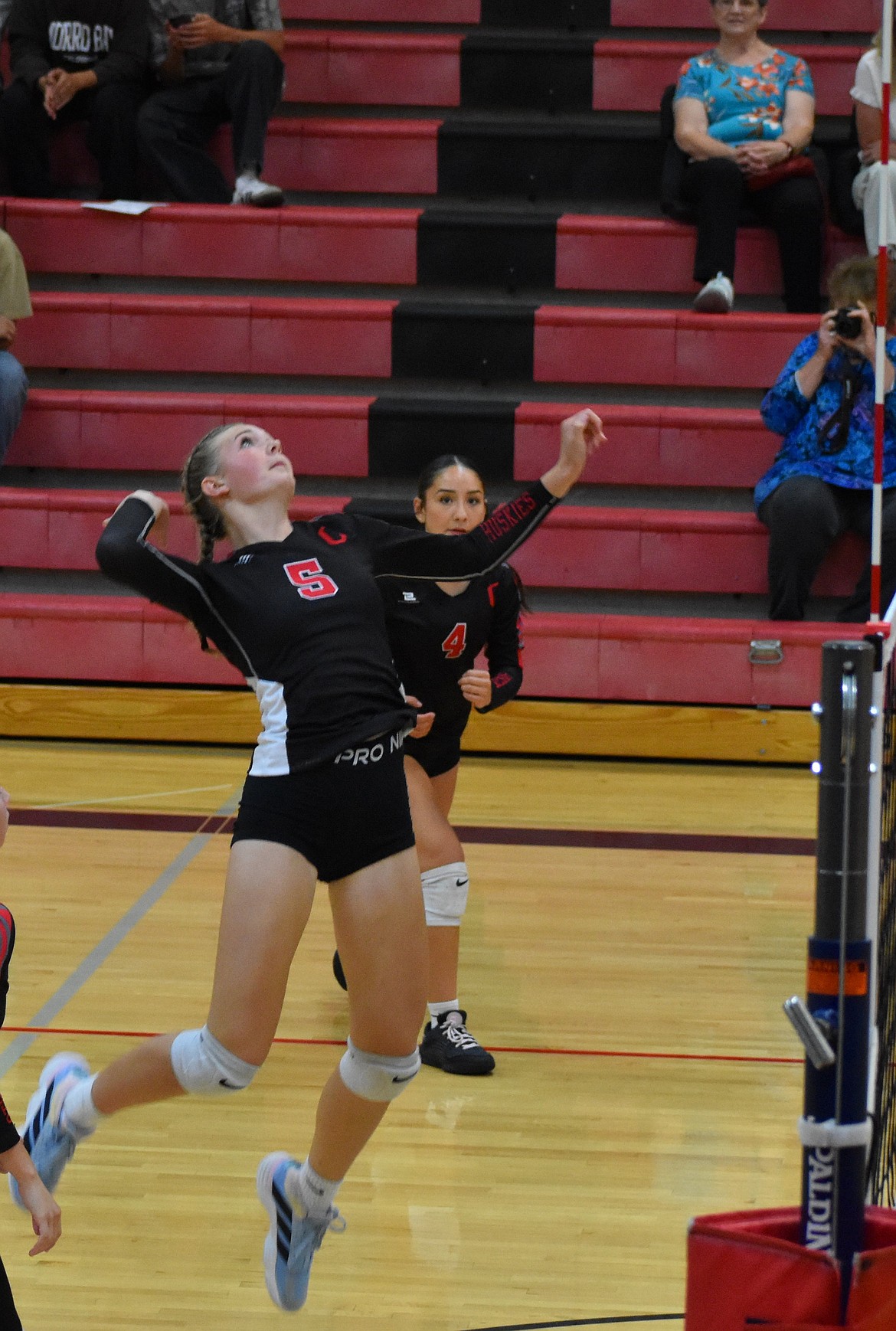 Huskies player Shaylee Freeman prepares to make a big hit toward the Mavs during Tuesday’s game. Huskies coach Steve Parris said Freeman had a great performance in the middle and kept up with her opponents through all three sets.