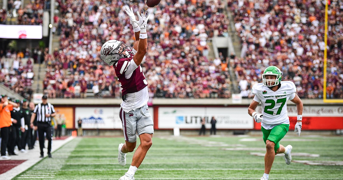 PHOTOS: Grizzlies claw back for 24-23 win over North Dakota