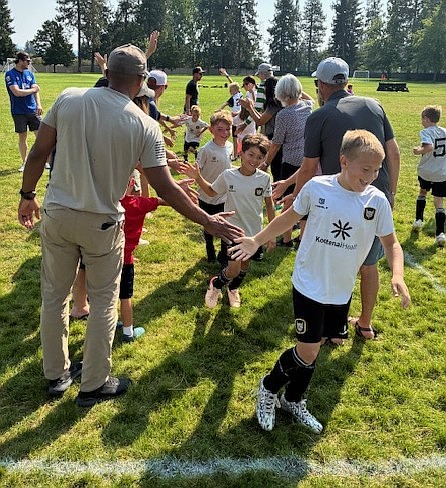 Photo by LONDON MALMSTADT
Saturday morning, Sept. 13, the Sting Soccer Club 2016 Boys Black Team played BVBIA CVA Boys U9 team. The match ended in a 2-2 tie. Sting goals were scored by Jackson Martin (8) and Leo Leferink (5). Jackson Martin (8) also played in goal and made a nice save from a penalty kick. Pictured are Sting players going through the high-five tunnel after the game.