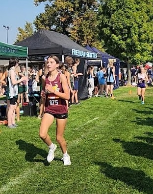The Mavs’ Aspen Hoenes runs a steady pace in the Highlander Invitational. Hoenes is a freshman and will be competing in the Woodbridge Invitational on Saturday.