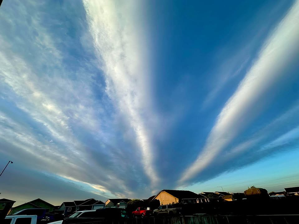 Monday looks like it’ll be a bit hazy, but weather should be pleasant as the week progresses with highs in the 70s and 80s. If you’re missing the sunshine, here’s a look back at a photo from this summer when the day was beautiful Thank you to reader Liliana Garcia for the photo submission. If you have a stellar photo and would like to have it considered for our Monday weather photo, email it to editor@columbiabasinherald.com.