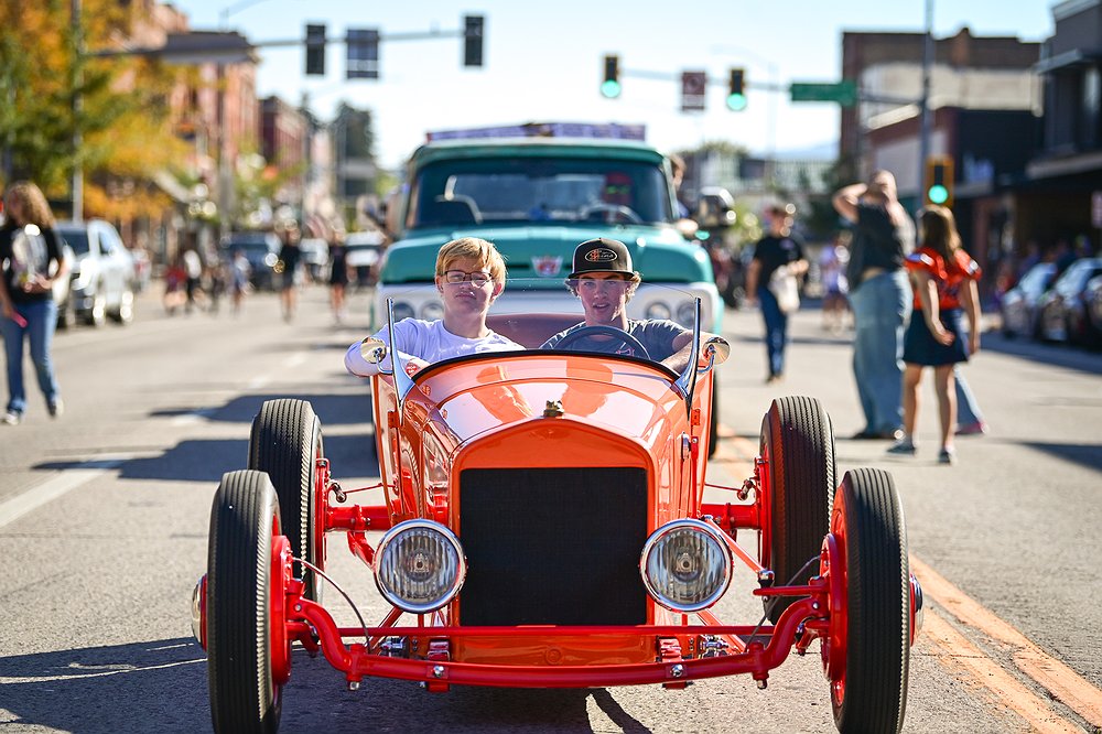 0926_LOC_DIL_Flathead_homecoming_parade-