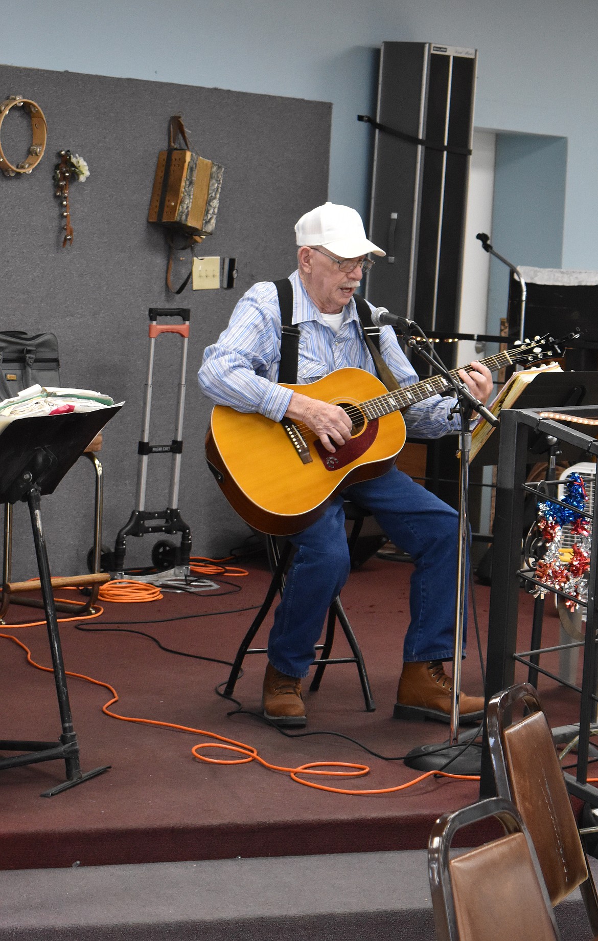 Jerry Galahan leads the Old Time Fiddlers in a rendition of “Jambalaya” at the Moses Lake Senior Center Sept. 21.