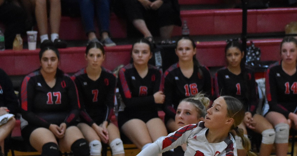 Huskies earn home victory over Cougars