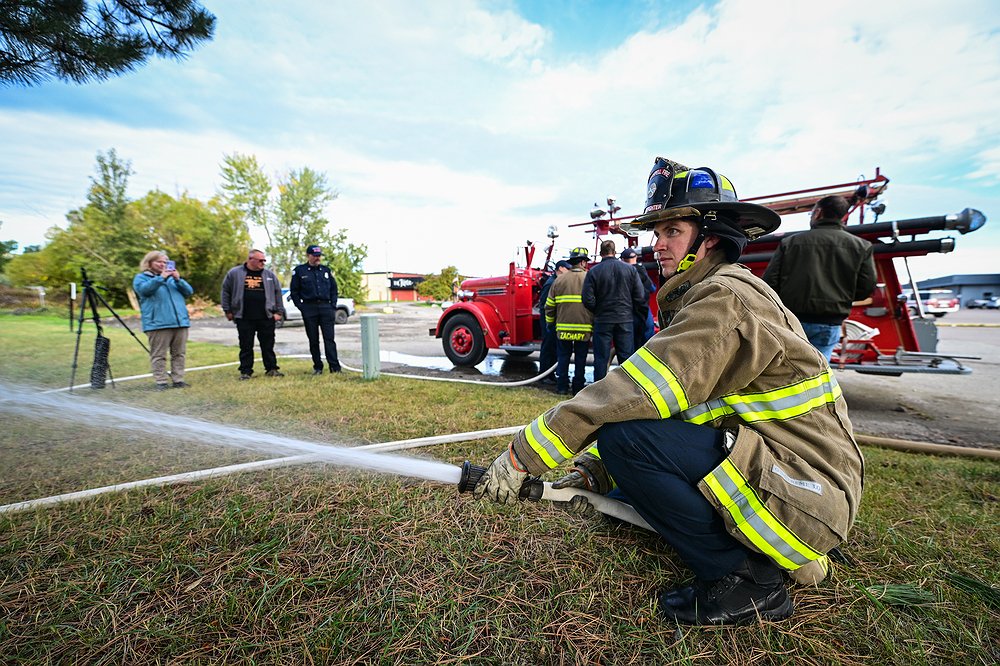1005_LOC_DIL_KFD_antique_fire_trucks-10.