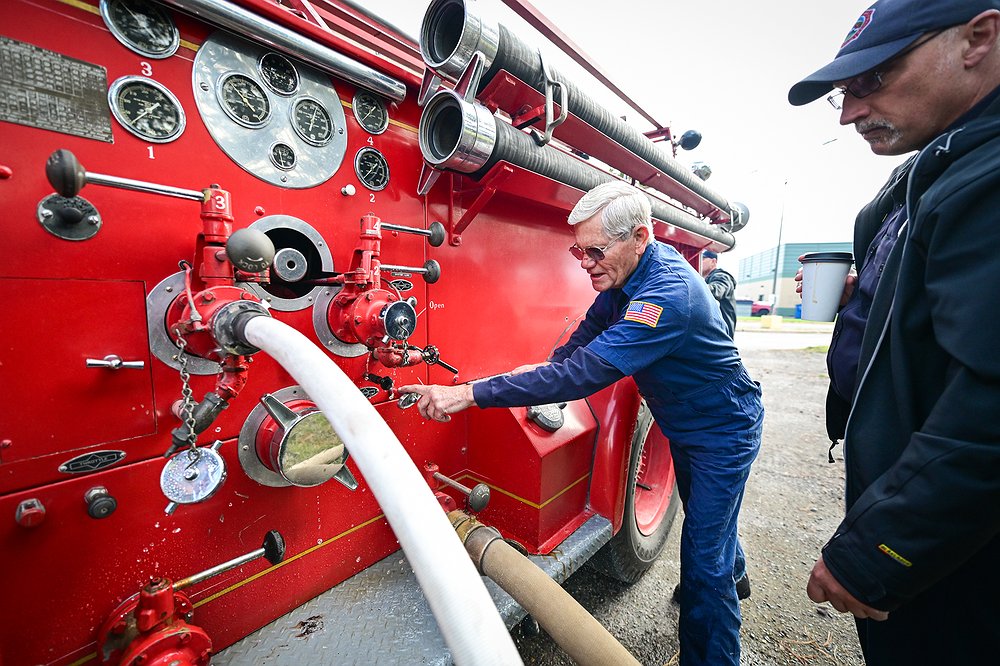 1005_LOC_DIL_KFD_antique_fire_trucks-2.j