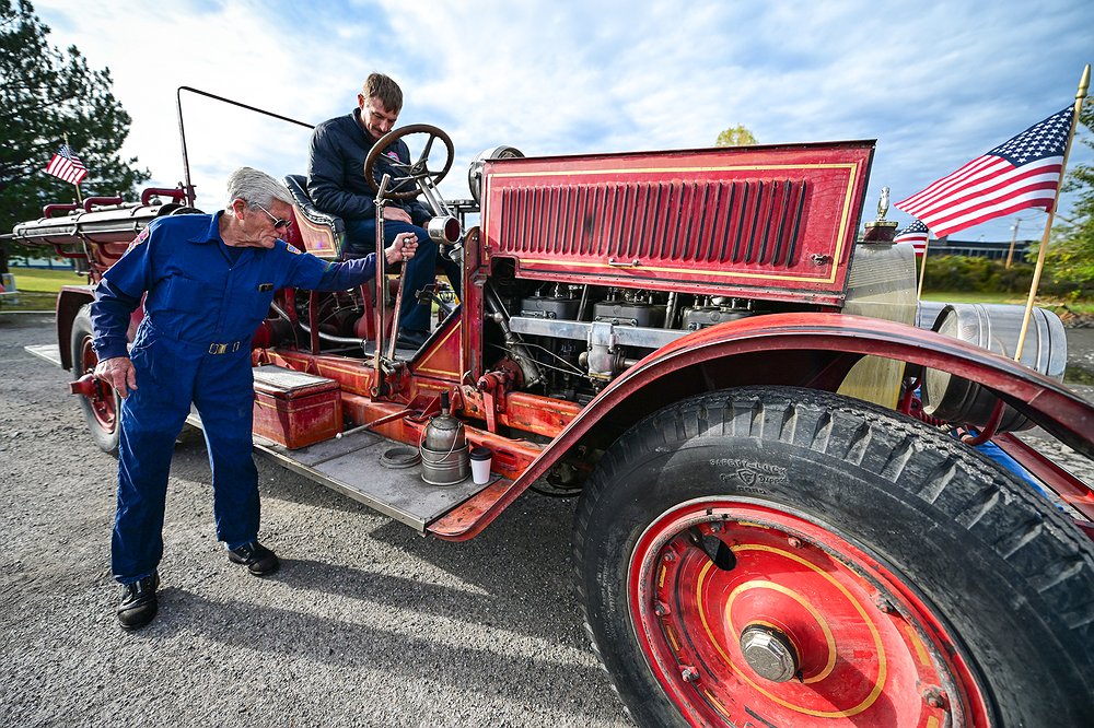 1005_LOC_DIL_KFD_antique_fire_trucks-4.j
