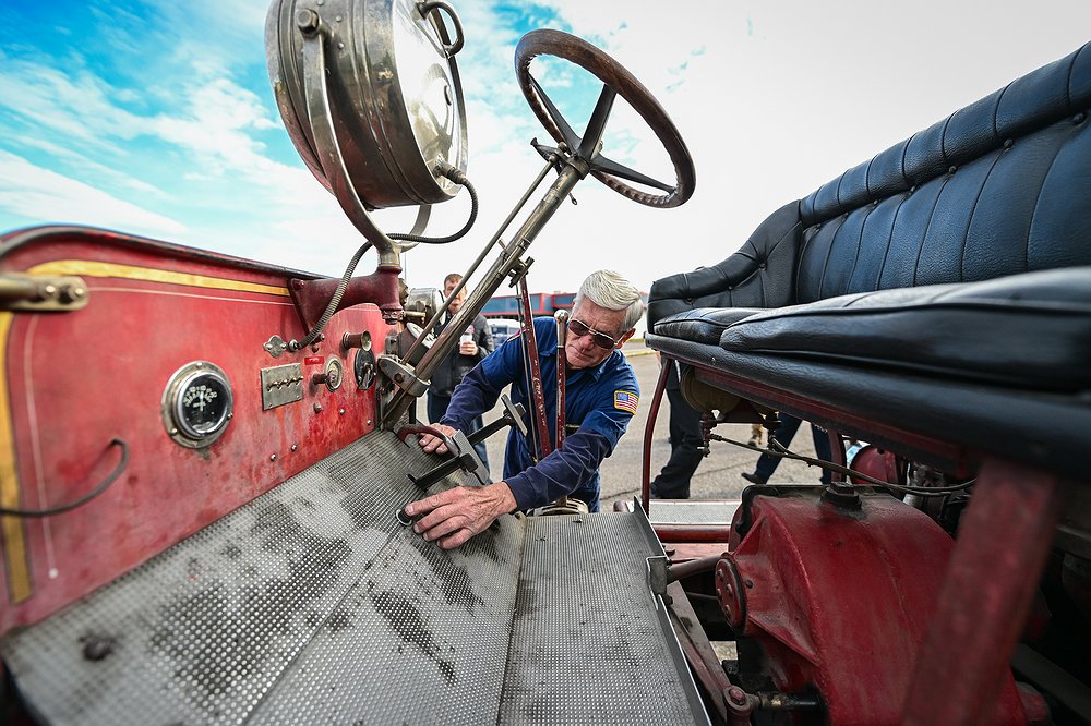 1005_LOC_DIL_KFD_antique_fire_trucks-5.j