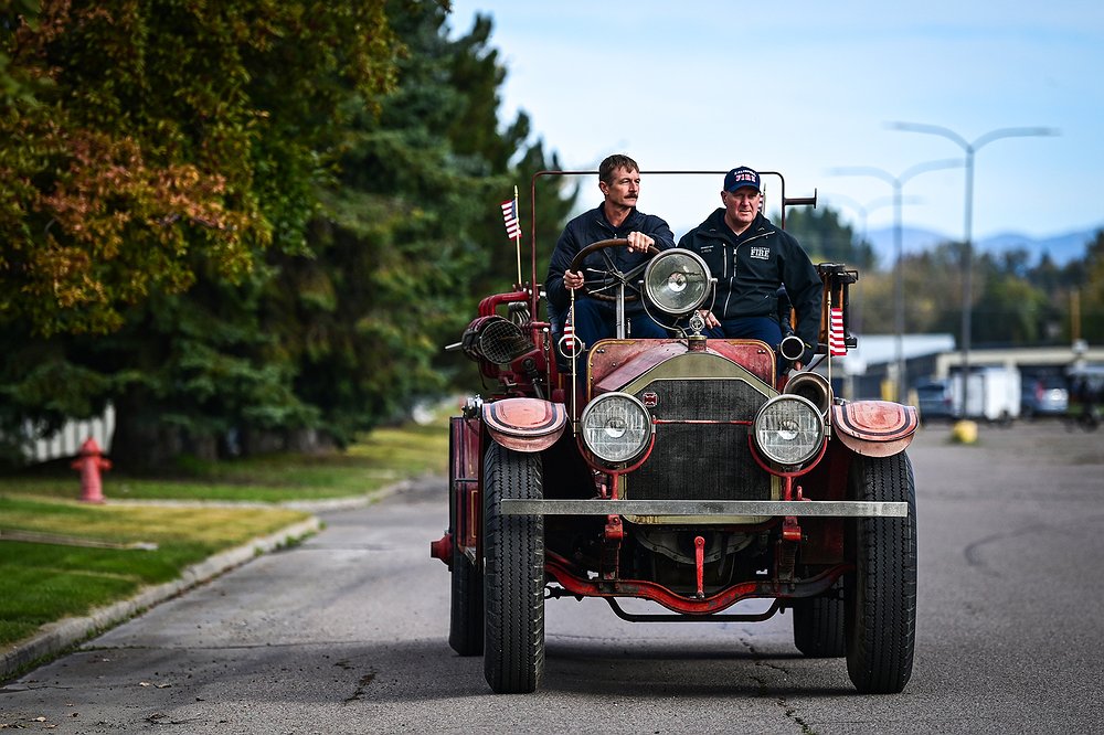 1005_LOC_DIL_KFD_antique_fire_trucks-7.j
