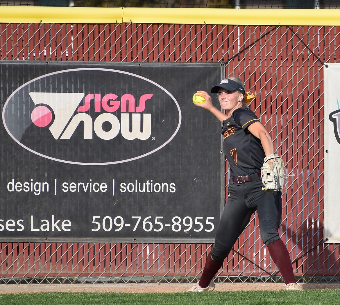 Mavs split doubleheader to end regular season on the diamond Columbia