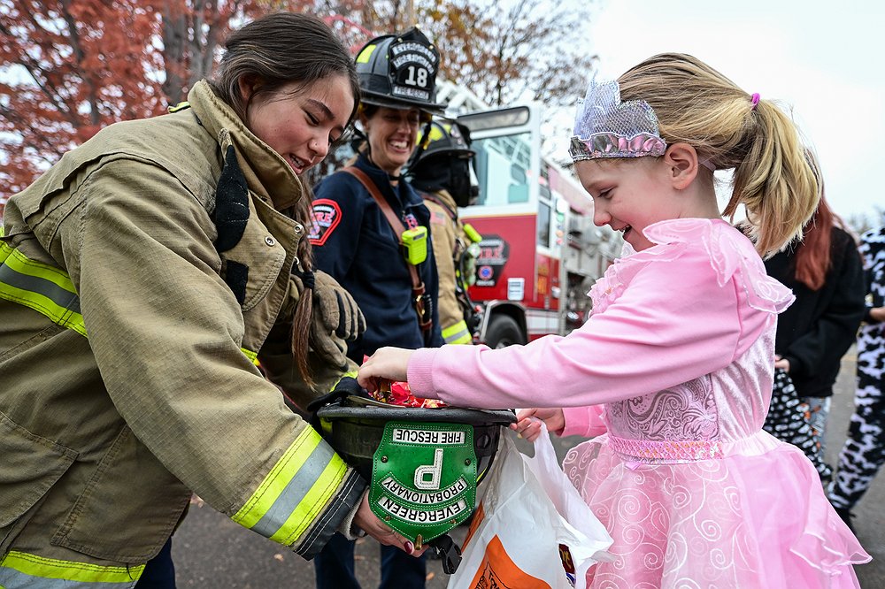 1026_LOC_DIL_Evergreen_trunk_or_treat-2.