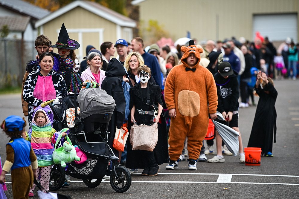 1026_LOC_DIL_Evergreen_trunk_or_treat-7.