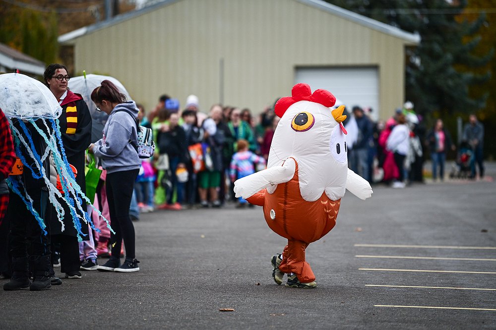 1026_LOC_DIL_Evergreen_trunk_or_treat-9.