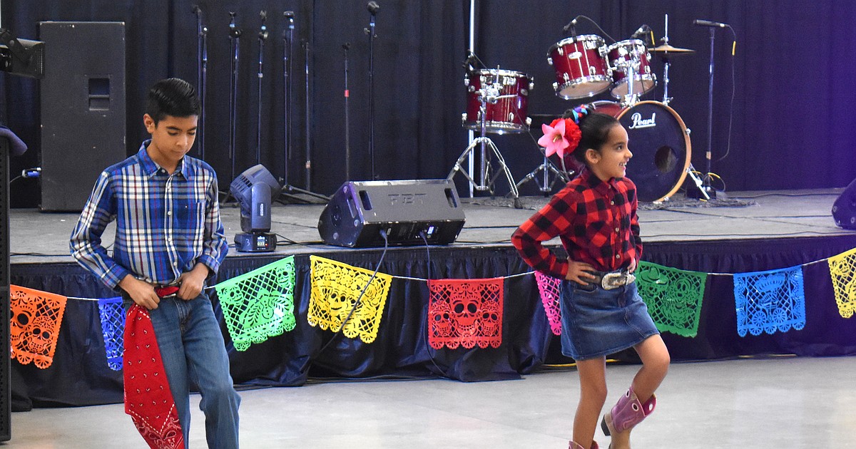 Moravida honors departed loved ones, celebrates Hispanic culture