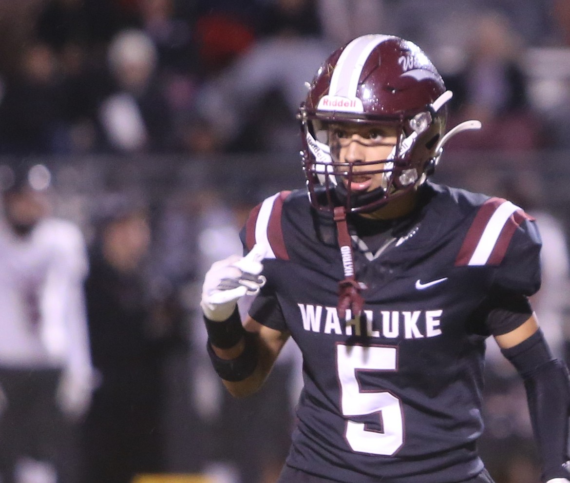 Running back Brodie Maharjan runs with the ball during the third quarter against Oroville on Thursday.