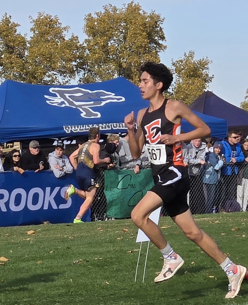 Niko Diaz, a sophomore for Ephrata, finished the course with a time of 17:07.2. Tigers Head Coach Lyndsy Roberts said the boys all pushed hard at the beginning of the race and kept up their momentum throughout.