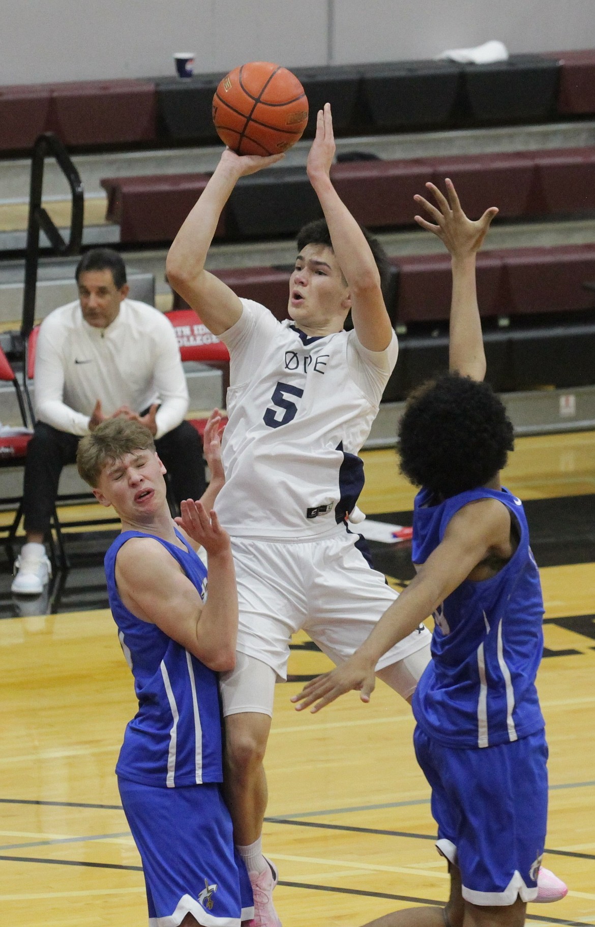 MARK NELKE/Press
Matt Cummins (5) of MODE Prep shoots between a pair of defenders from Elite Prep Futures on Thursday at North Idaho College.