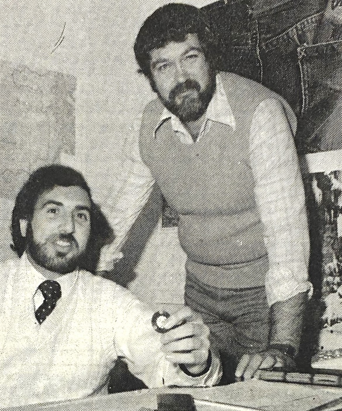 In 1980, partners Dayne Hanna, left, and Steve Wheeler discuss their narrow escape in Las Vegas.