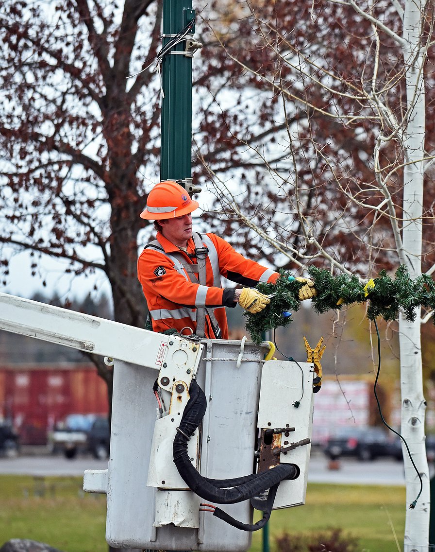 Decorations_12.jpg.896x1136_q85_box-0%2C