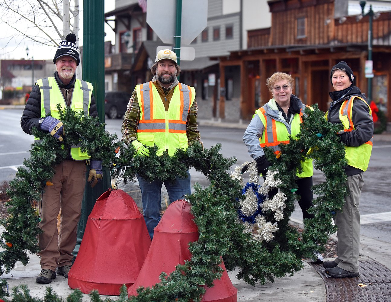 Decorations_6.jpg.1295x1000_q85_box-0%2C