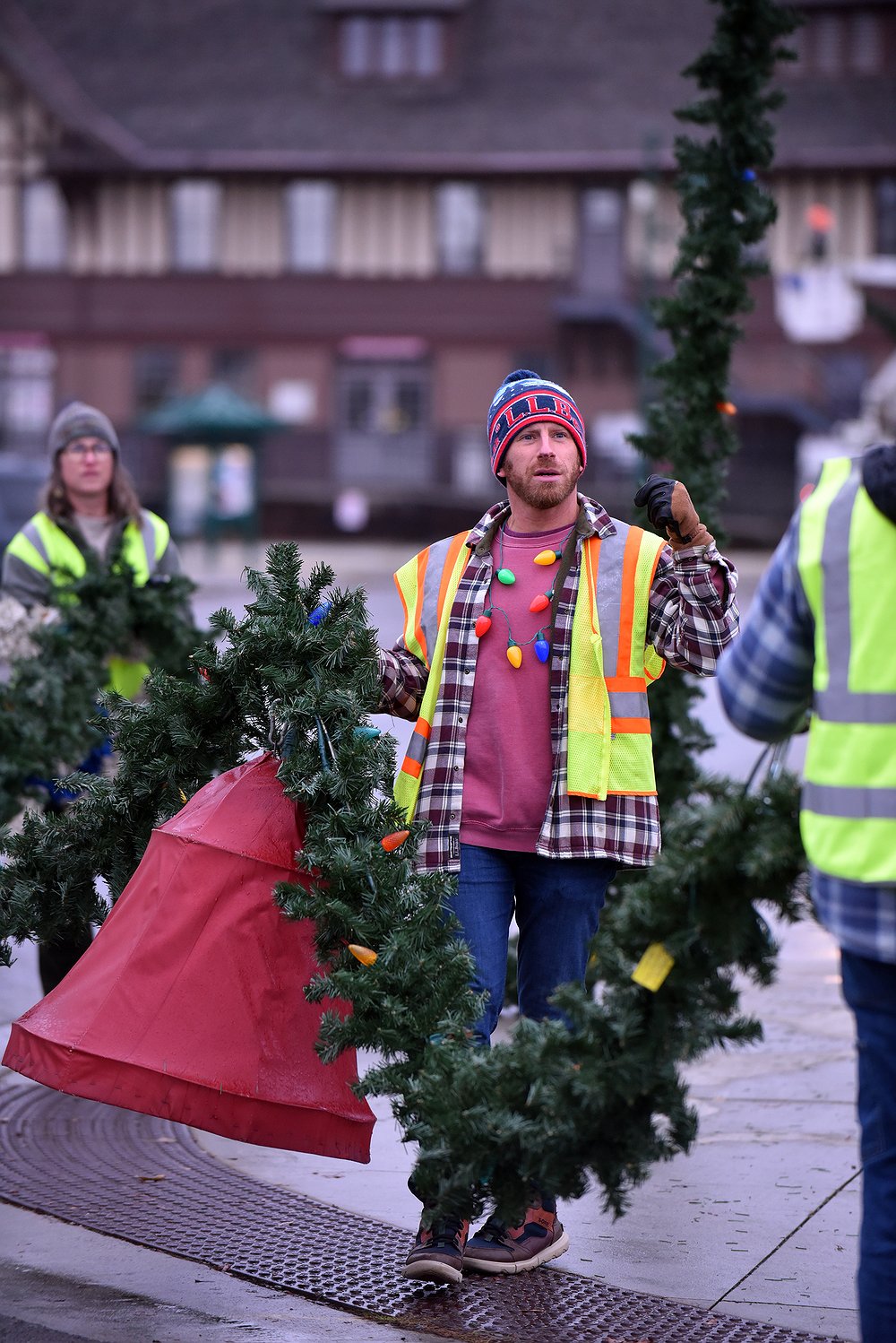 Decorations_8.jpg.1000x1498_q85_box-0%2C