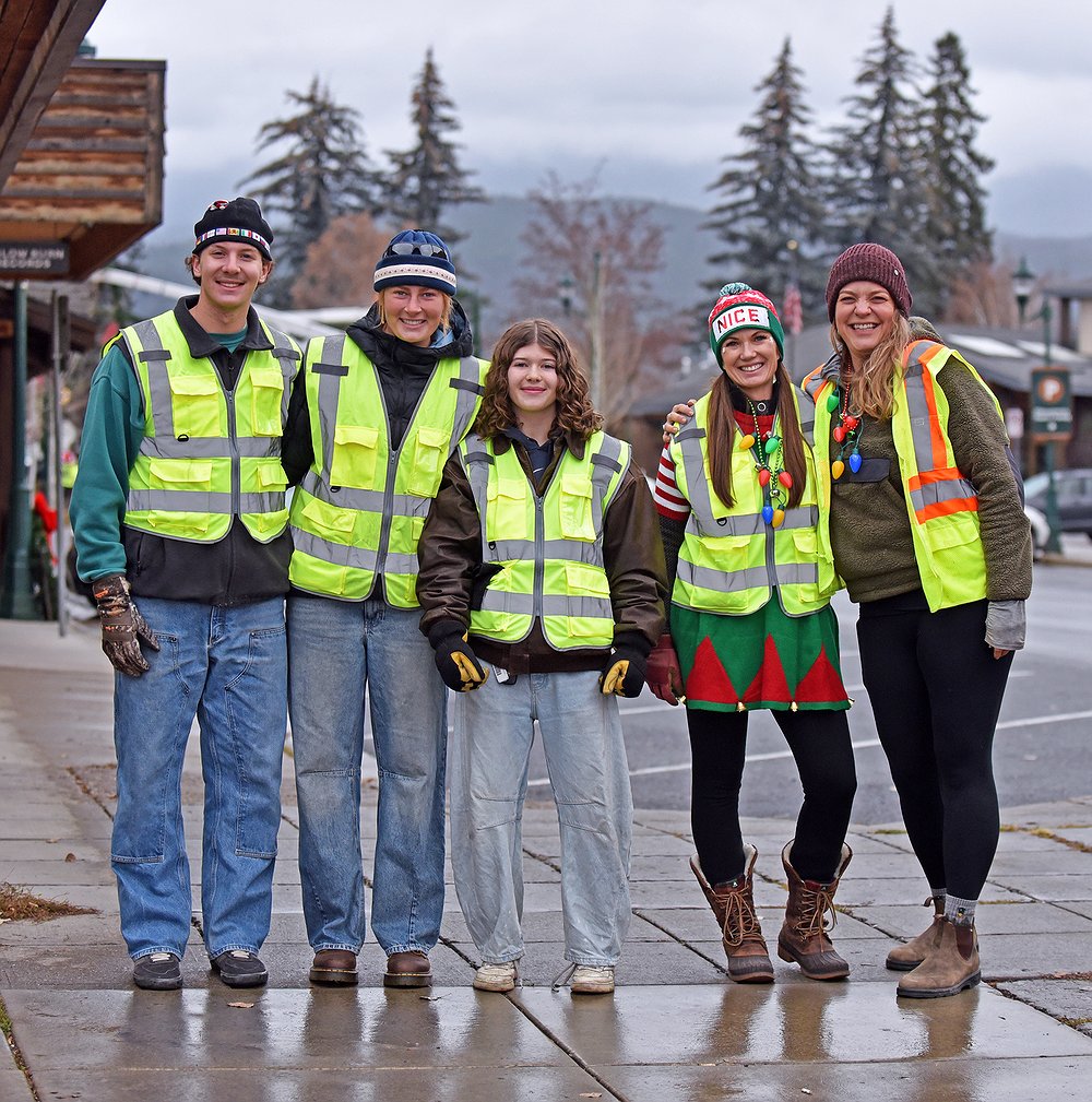 Decorations_9.jpg.1000x1009_q85_box-0%2C