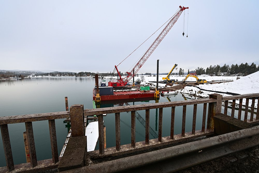 1210_LOC_DIL_Sportsmans_Bridge_crane_1.j