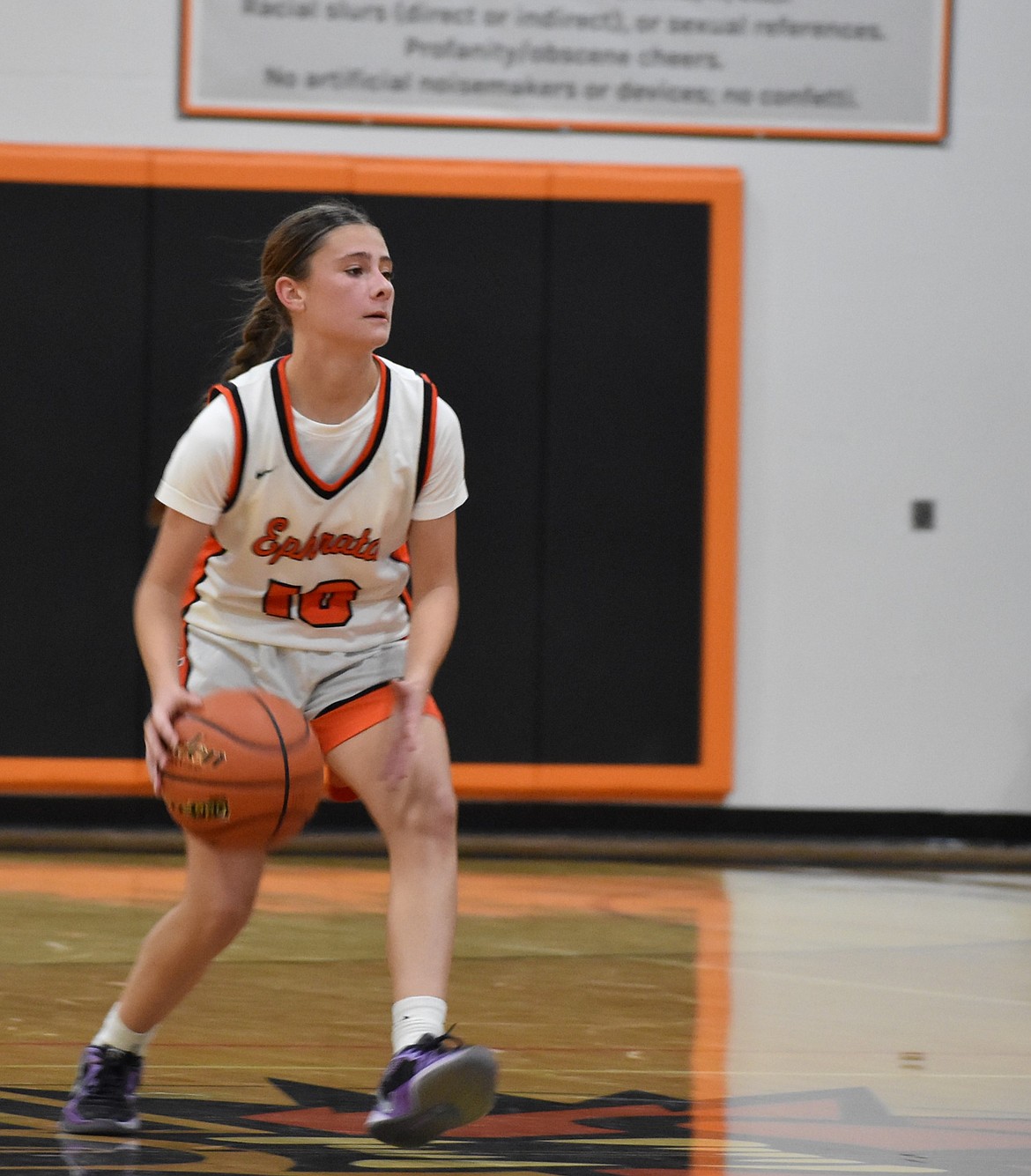 Tigers freshman Sophie Molitor gains possession of the ball and makes her way down the court during last week’s matchup against MLHS. This week the Tigers will be on the road against West Valley and then at home against Prosser.