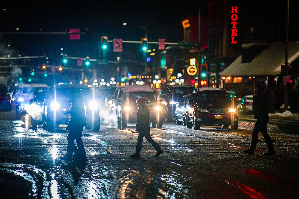 1211_LOC_DIL_holiday_stroll-12.jpg.1000x