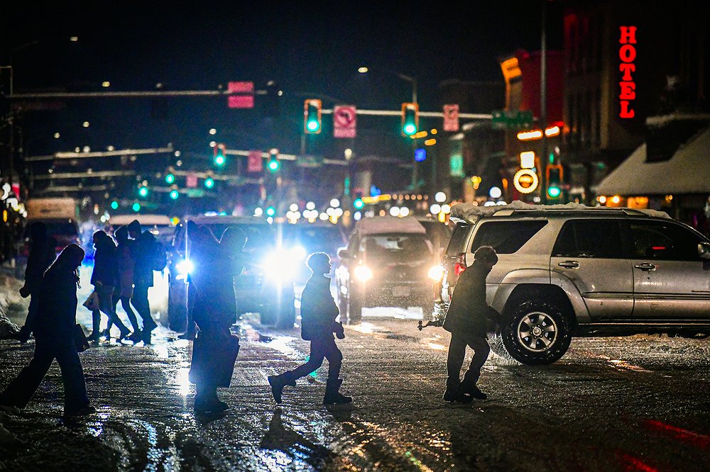 1211_LOC_DIL_holiday_stroll-13_1QxFpXN.j