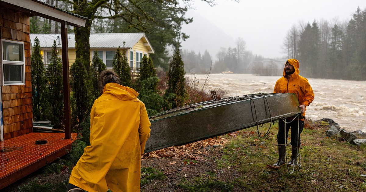 Record flooding threatens Washington as more heavy rain pounds the ...
