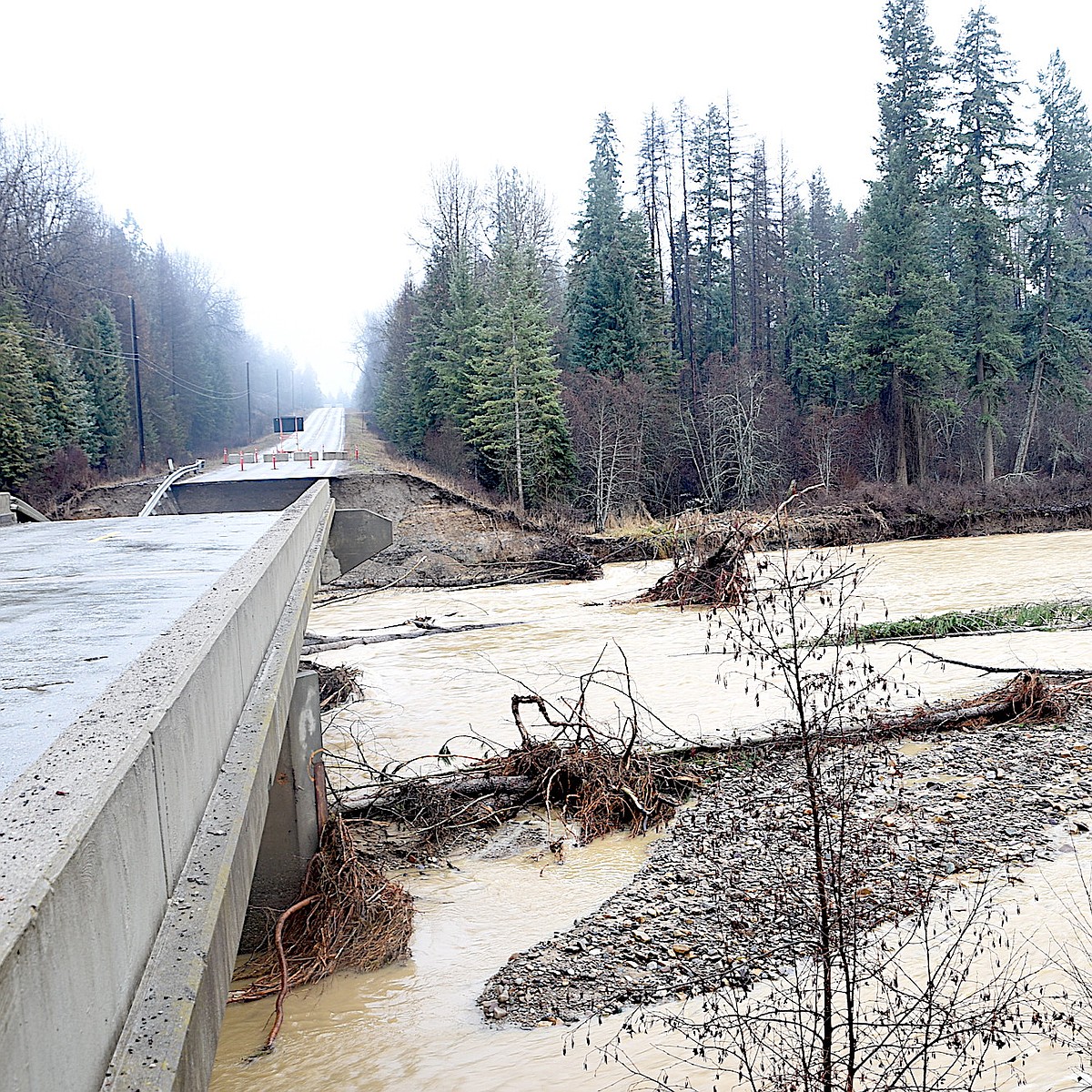 Receding flood waters begin to reveal scope of damage in Lincoln County ...