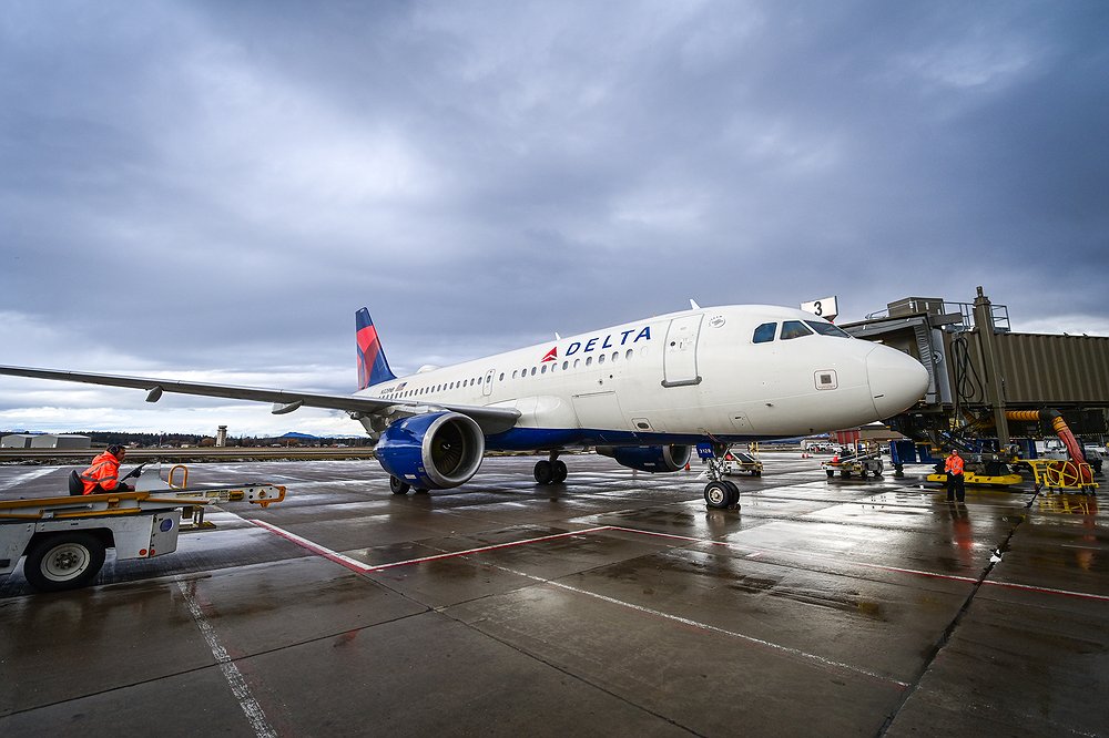 1231_LOC_DIL_end_of_year_tourism_airport