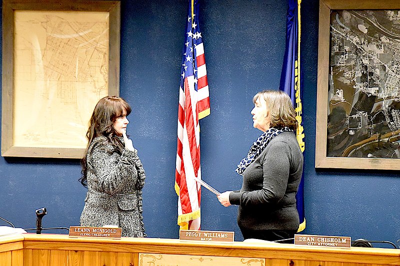 0102_loc_twn_Libby_Gail_Burger_swearing_