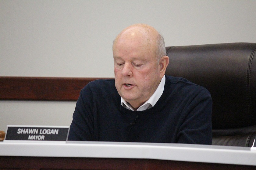 Outgoing Othello Mayor Shawn Logan reads a statement during his last Othello City Council meeting Dec. 22.