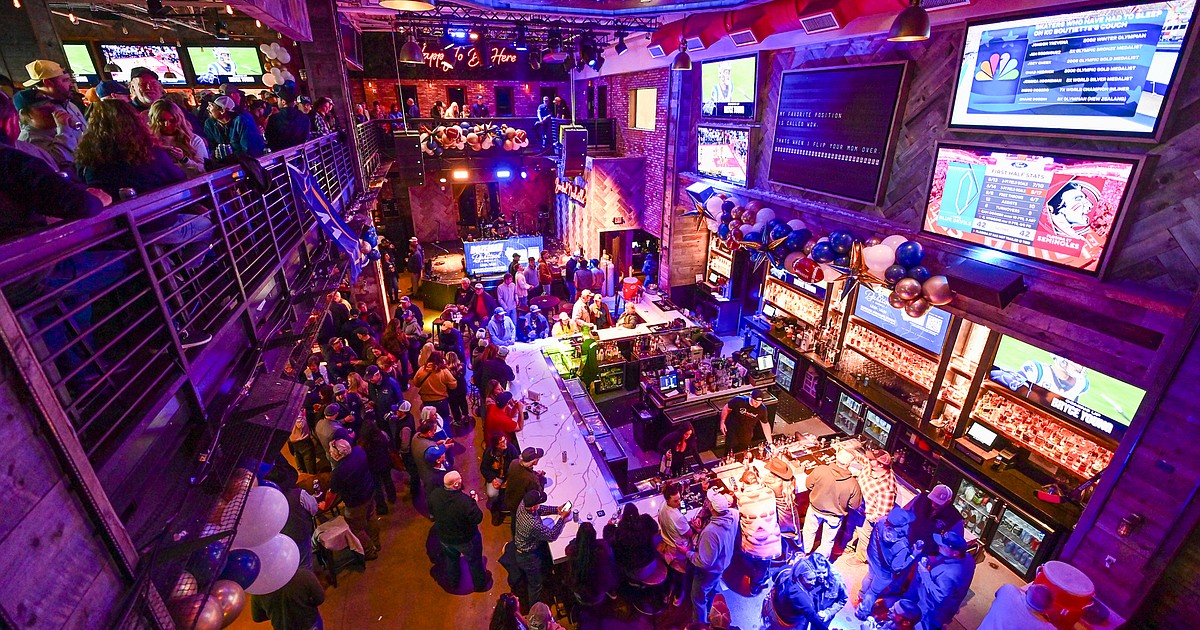 Feline fine: Cats fans descend on Nashville for FCS championship game