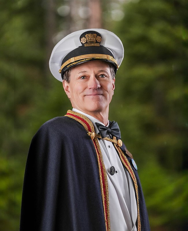 winter_carnival_royalty_2.jpg.651x800_q8