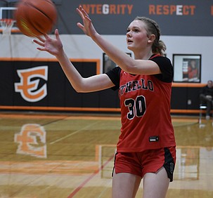 Huskies sophomore, Khloe Valdez rushes ahead of Tigers freshman Maycee Black during Tuesday’s matchup.