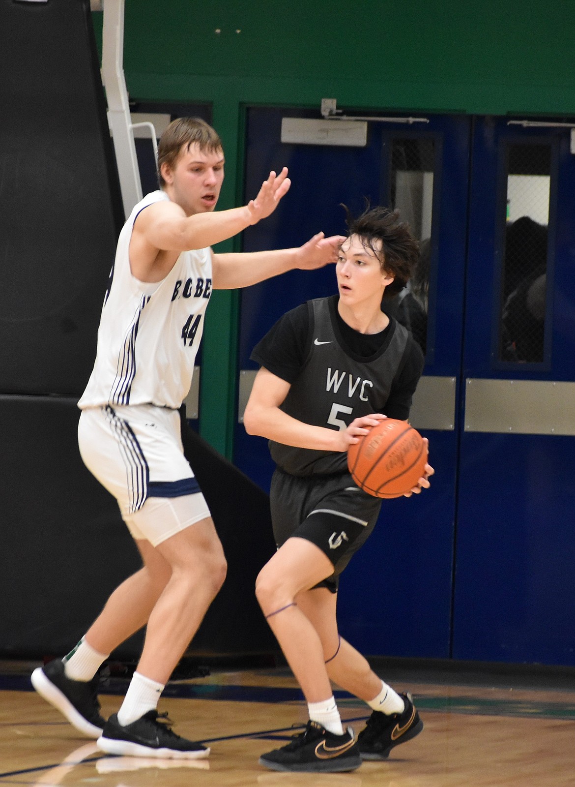 Dominik Wojna, a sophomore at BBCC, guards Wenatchee Valley’s Jaedyn Wilkerson during Wednesday’s game.